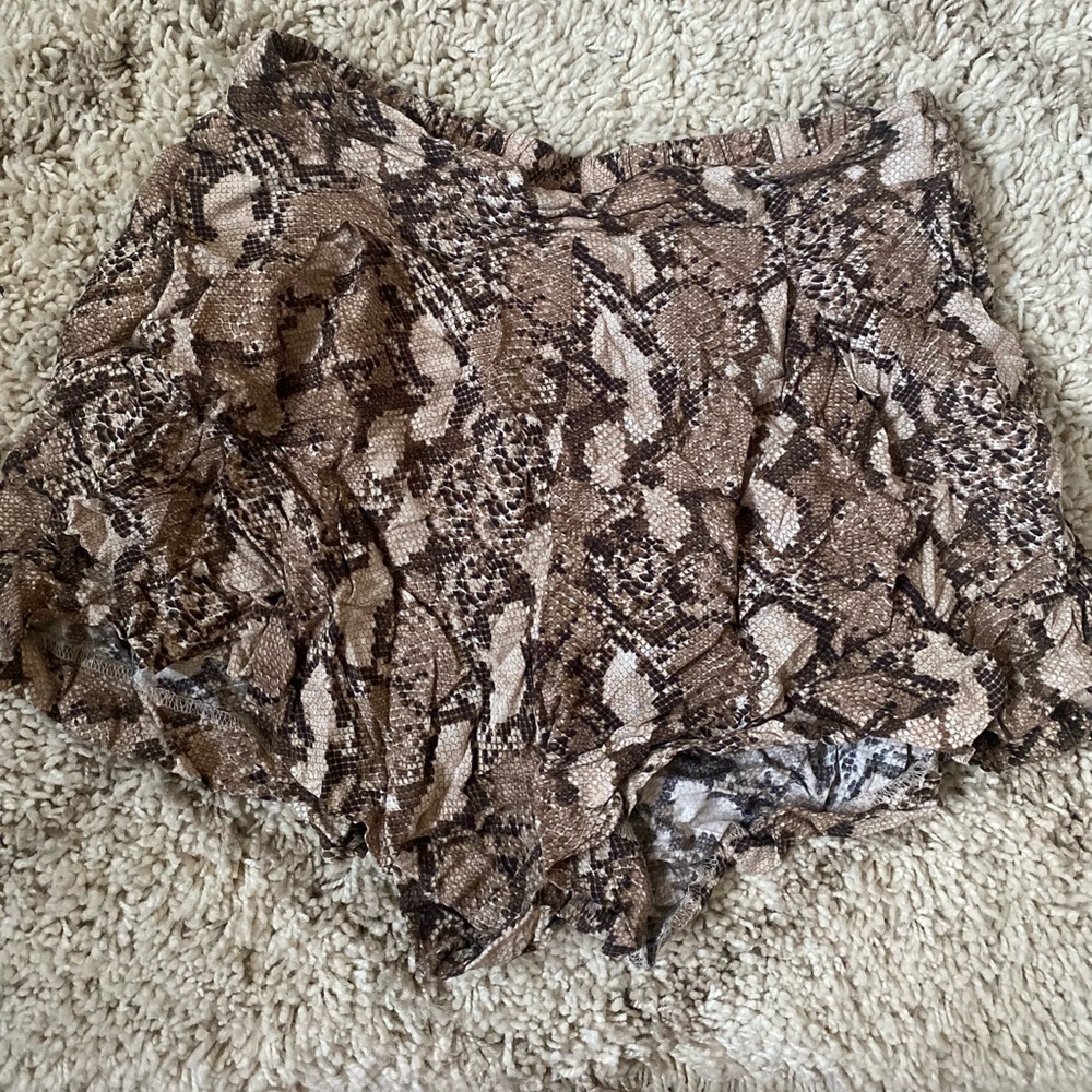 H&M flowy shorts